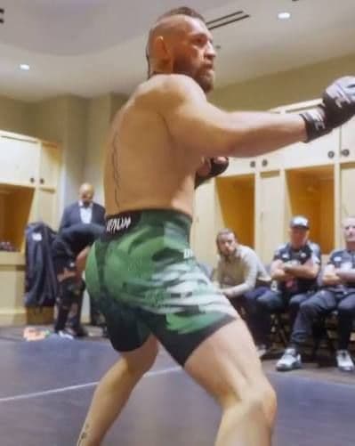 McGregor injures knee, loses to Holloway in 69 seconds on UFC return